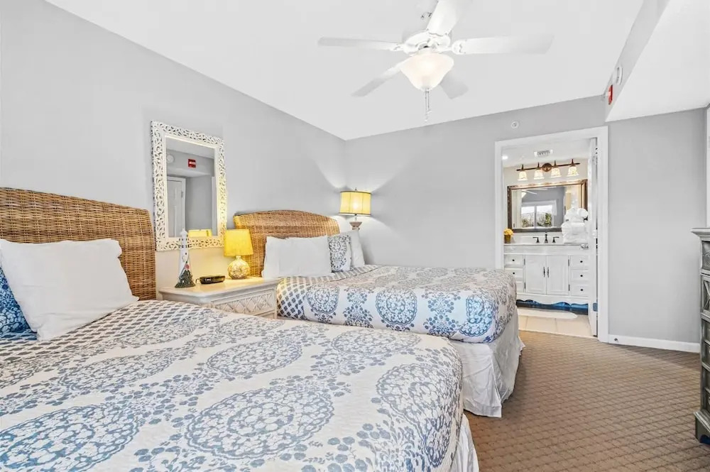 Yacht Club Villas #1-1001