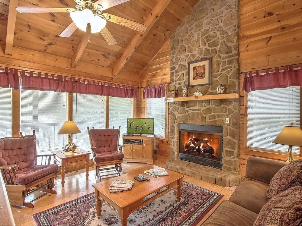 Snuggled In 1 Bedroom 1 Bathroom Cabin