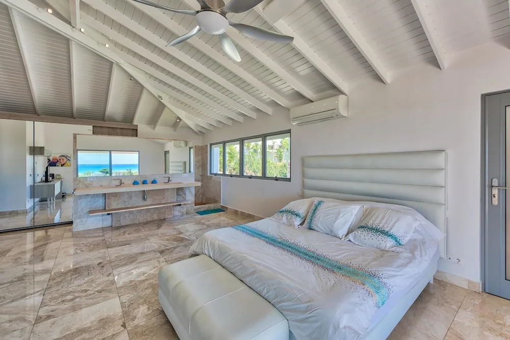 Swanky Caribbean Estate, Ocean Views, Heated Pool, AC, Free Wifi, Ping Pong, Pool Table