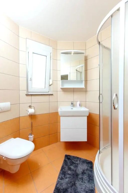 Studio in Podstrana, With Wonderful Mountain View, Enclosed Garden and