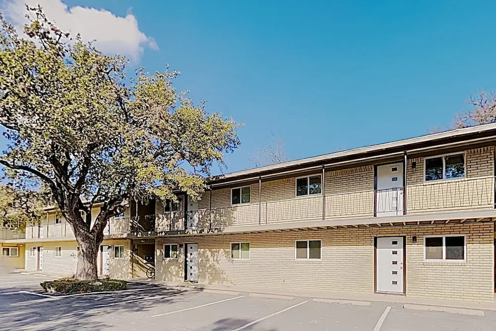 New Listing! Travis Heights Haven Near Trendy Soco 2 Bedroom Condo