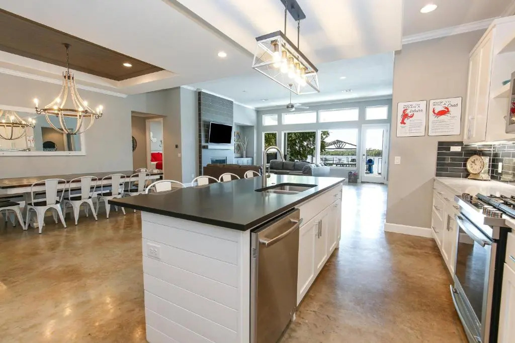 Luxury Lake LBJ House with Heated Swimming Pool and Spill Over Hot Tub and 2 Boat Slips