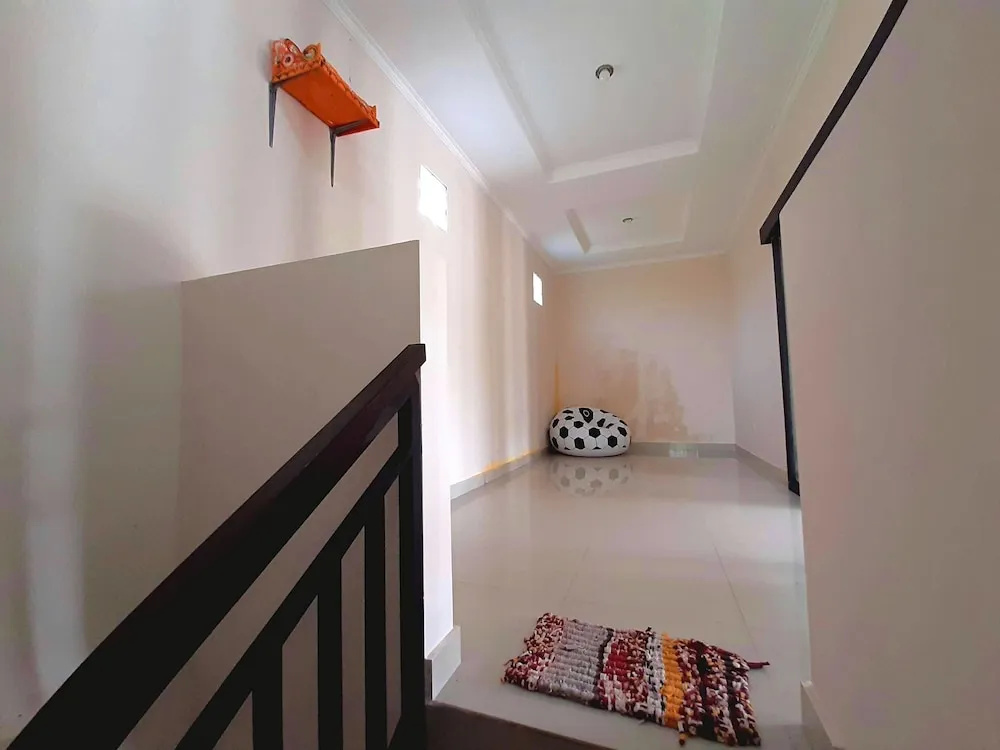 Safe House Bed and Breakfast - Hostel - Adults Ony