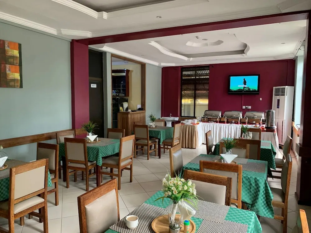The Grand Villa Hotel