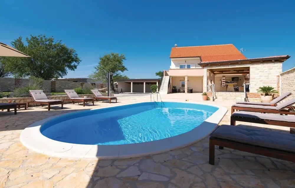 Awesome Home in Gorica With Wifi and 5 Bedrooms