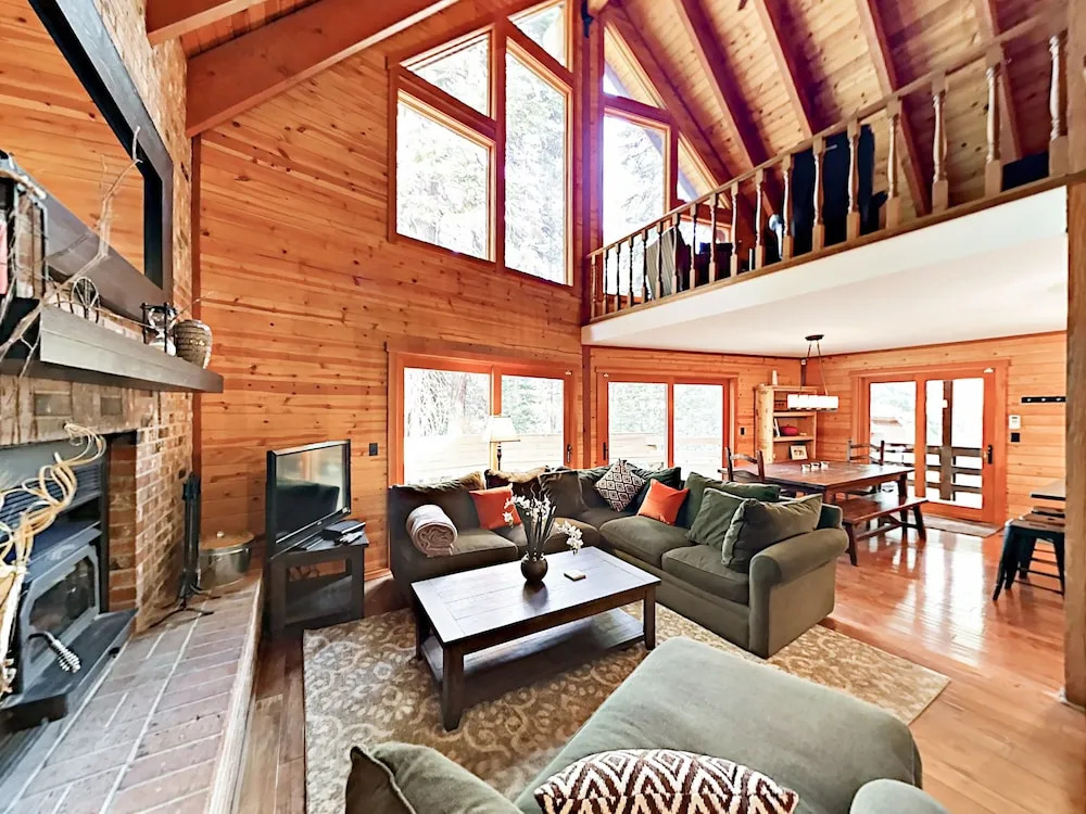 Herringbone Cabin 3 Bedrooms 2 Bathrooms Cabin