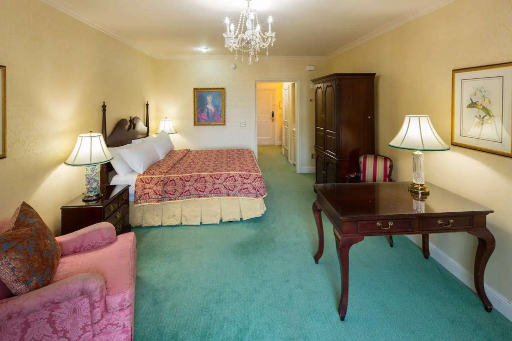 Bristol Hotel, Boutique Collection