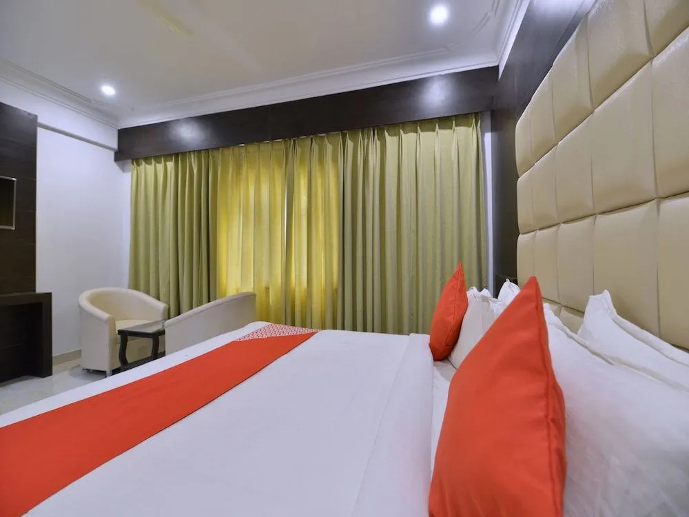 OYO 12694 Hotel Bauji Palace