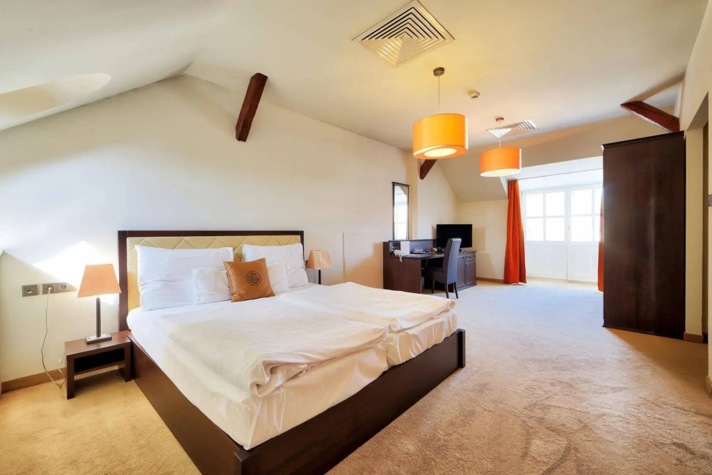 Ipoly Residence - Executive Hotel Suites