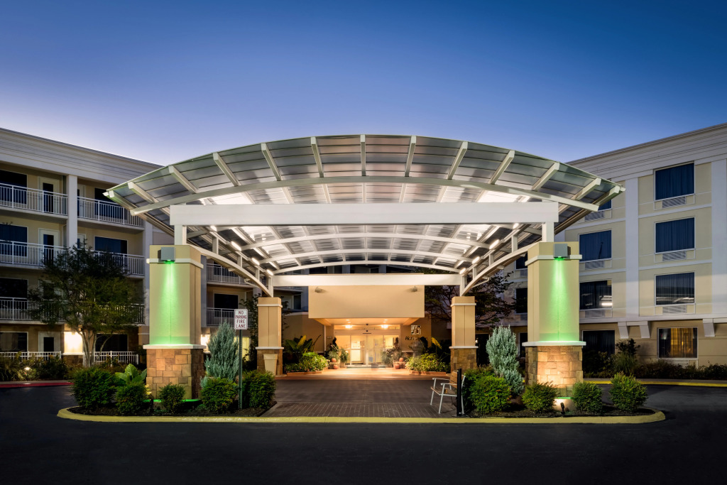 Holiday Inn & Suites Atlanta Airport North by IHG