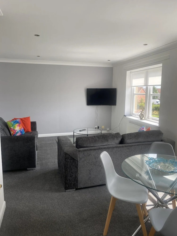 Renfrew Modern Flat
