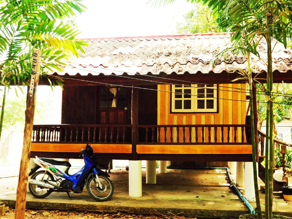 Kaengkrachan Riverside Resort And Camping