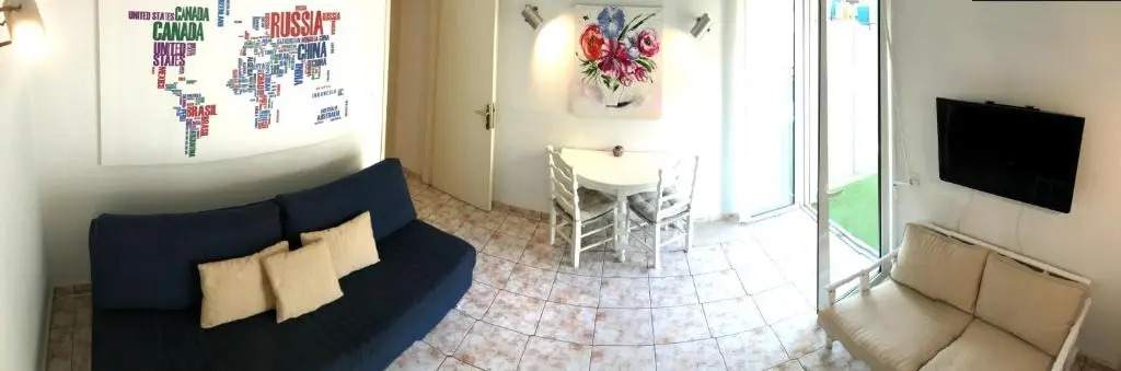 100m from the beach cosy apartment