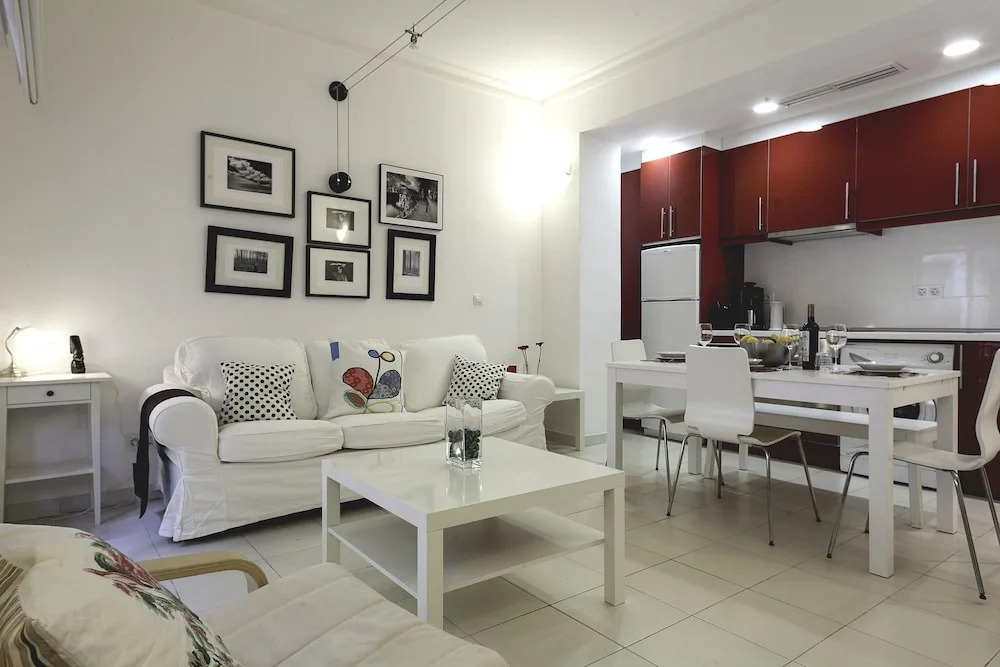 Blanc Apartment