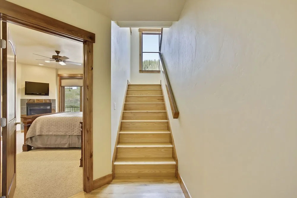 Slopeside Mountain Time Luxury Chalet by Winter Park Escapes