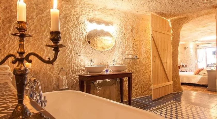 Amboise Troglodyte
