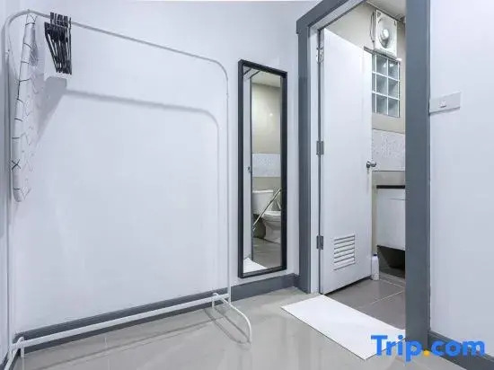 P1 Silom Pan large room full kitchen WIFI 4-6pax