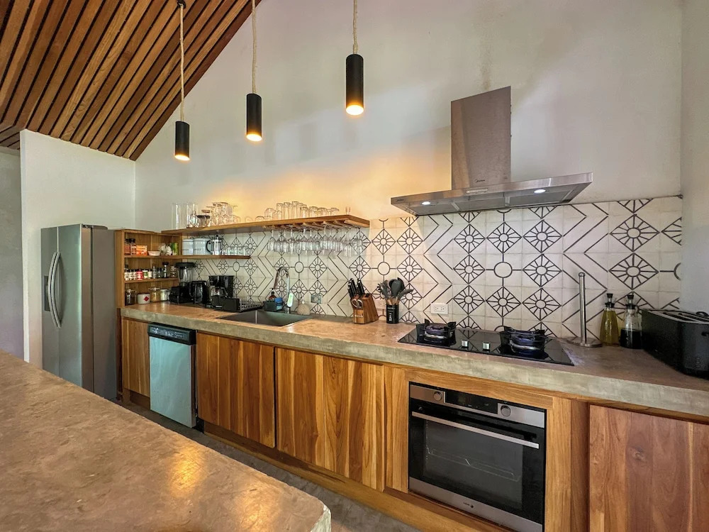 Caribbean Courtyard Villas 6 to 10 pp
