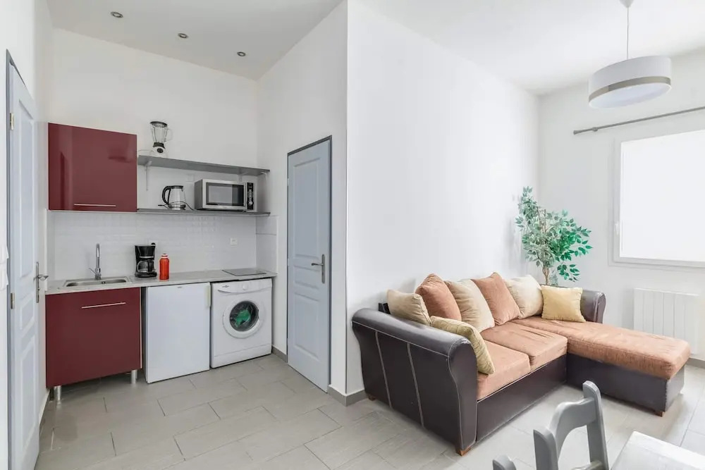 Modern flat near Parc du 26ème Centenaire