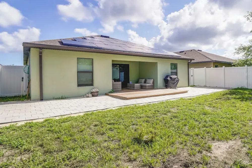 Tavares Retreat w/ Covered Patio & Private Yard