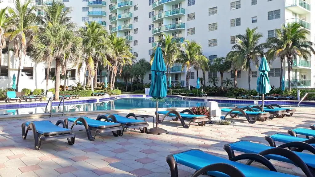 2 Bedrooms 2 Full Bathrooms Apt. on the Beach
