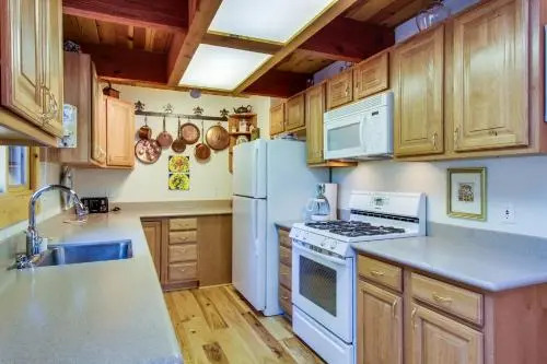 1225 Gold Bend