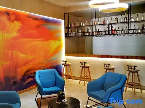 Heyi Hotel (Xining Daxin Street Night Market Central Square Branch)