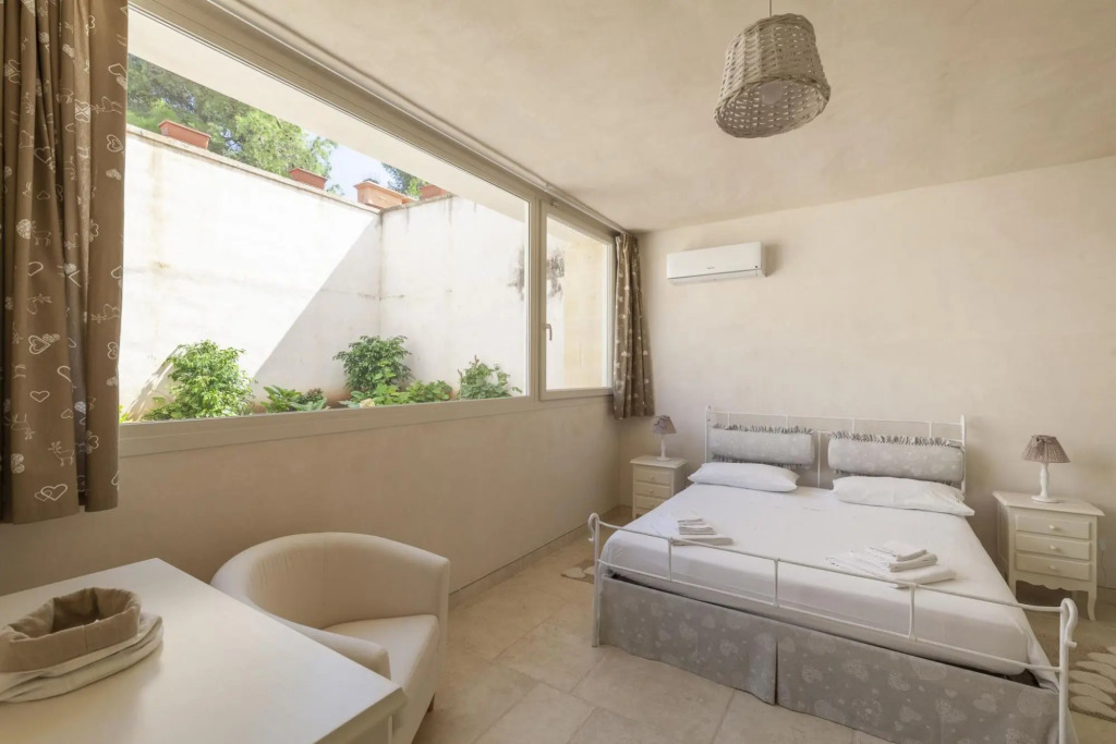 Charming apartment in a splendid villa with swimming pool in Lecce, a few km from the centre-Reginella Deluxe