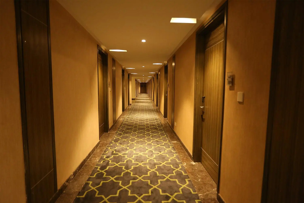 Hotel Jump In & Out
