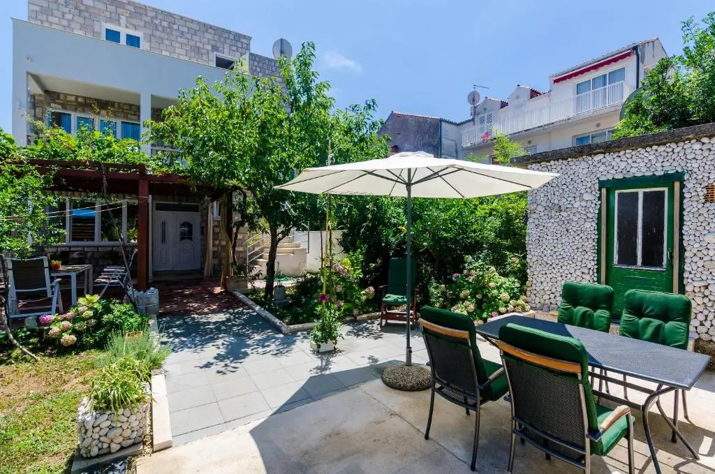 Apartments & Rooms V&M