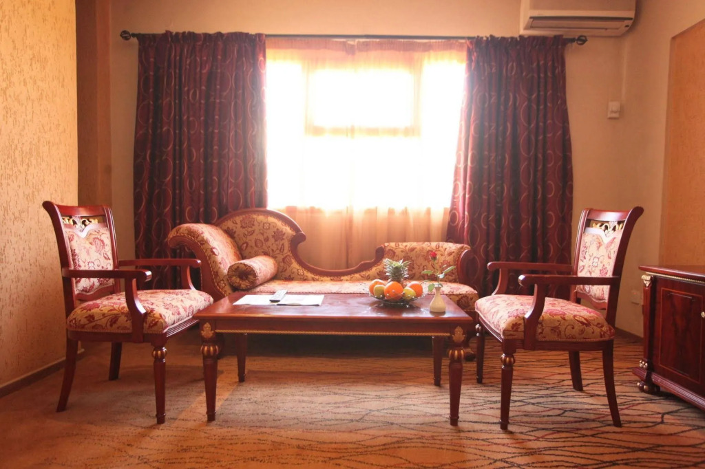 Crossroads Hotel