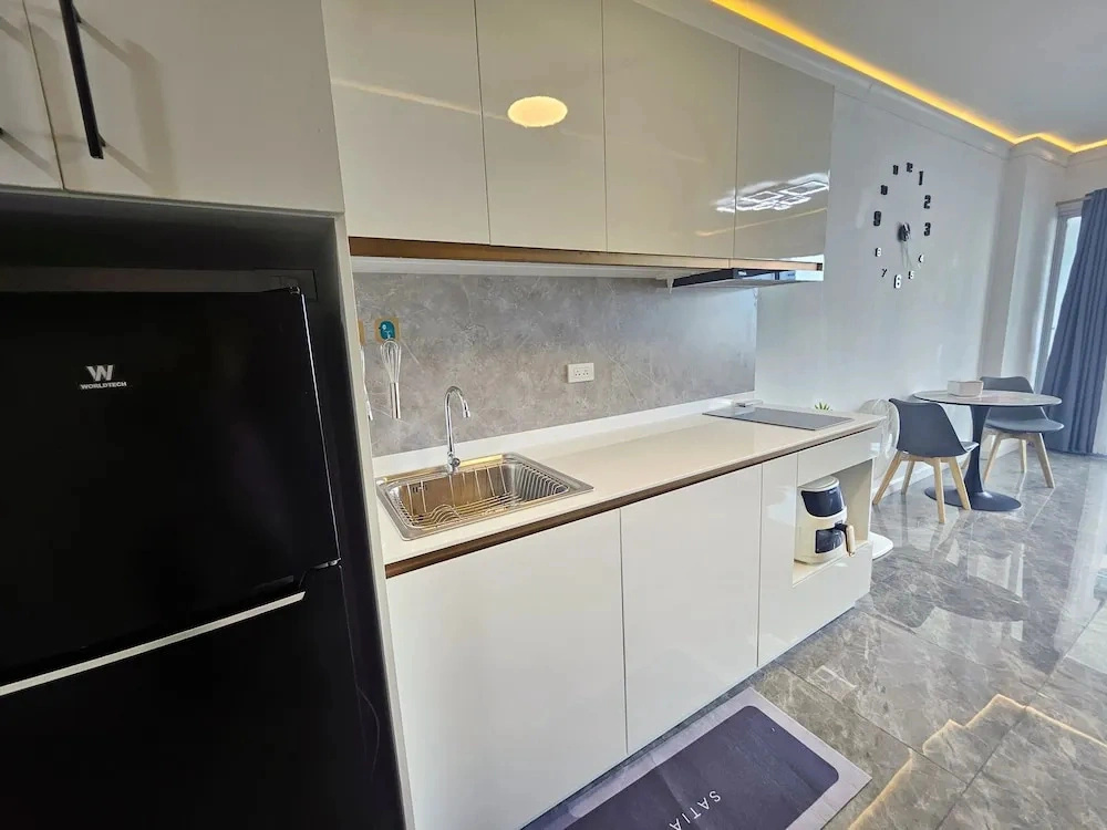 View Talay 5 - Beachfront Ocean View - High Floor & Huge Pool