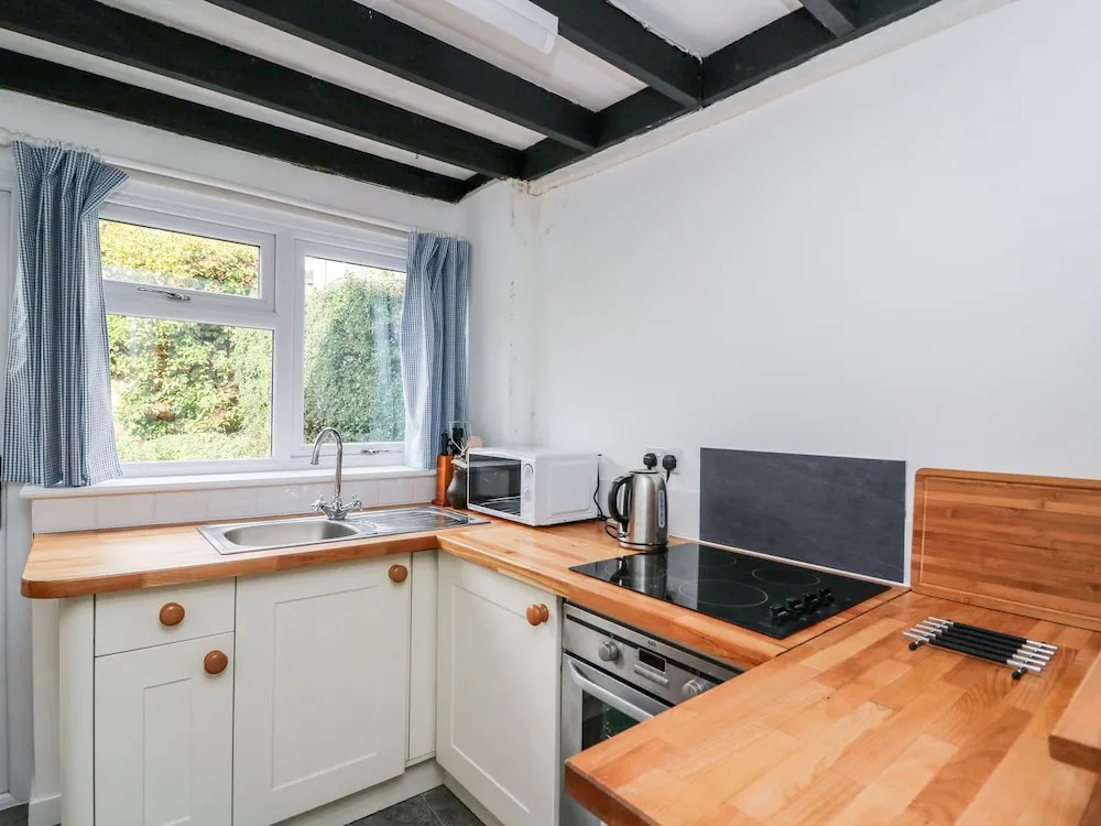 4 Oakfield Cottages