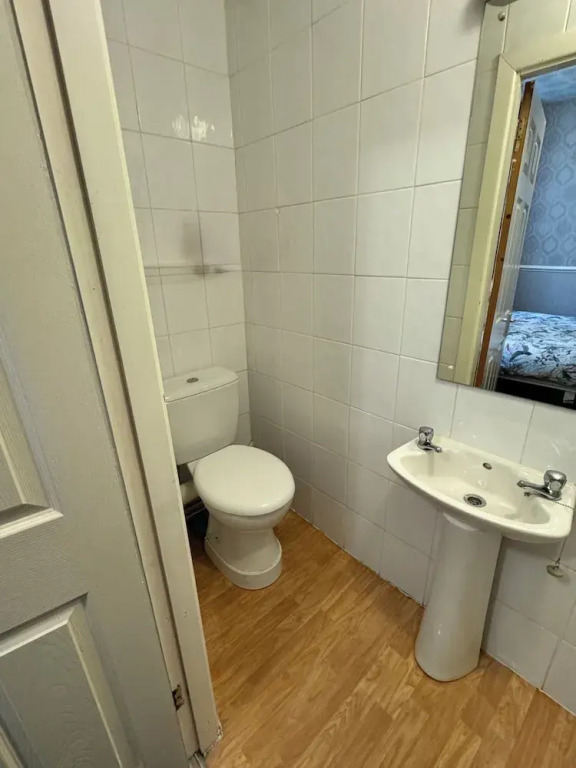 Runway Guest House - Adult Only