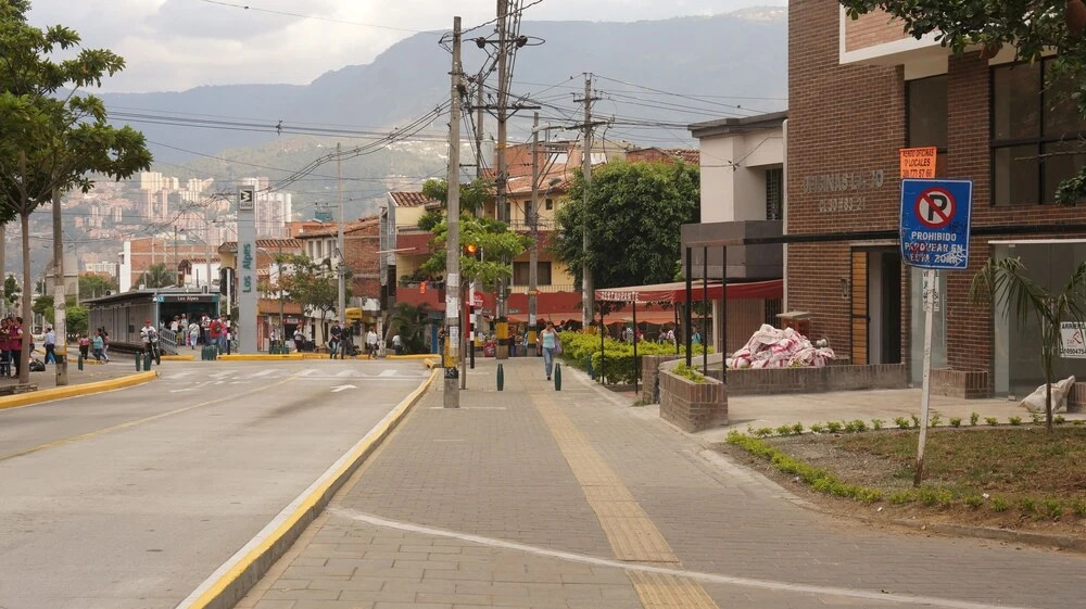 Belen Apartaloft Near Molinos Shopping Center and to the Metro Plus Metro Statio
