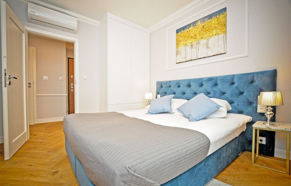 IRS ROYAL APARTMENTS-IRS MarinaSzafarnia