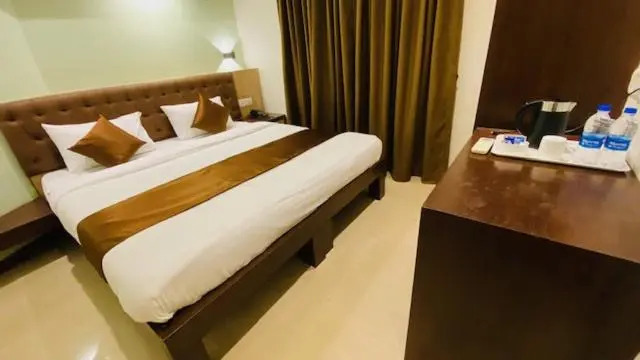 Hotel Plaza Heights by RAK Rooms, Mangaluru