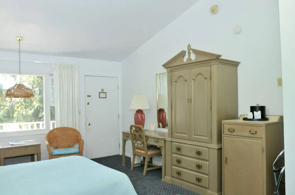 Admiral Motel