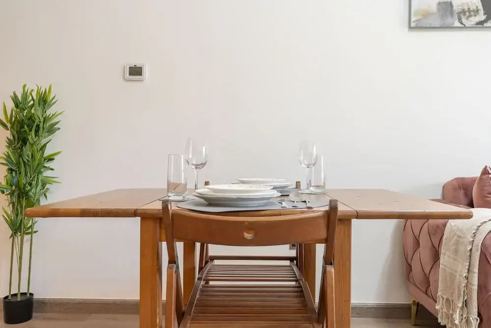 Magnificent 1 BR Apt Situated on a Prime Location