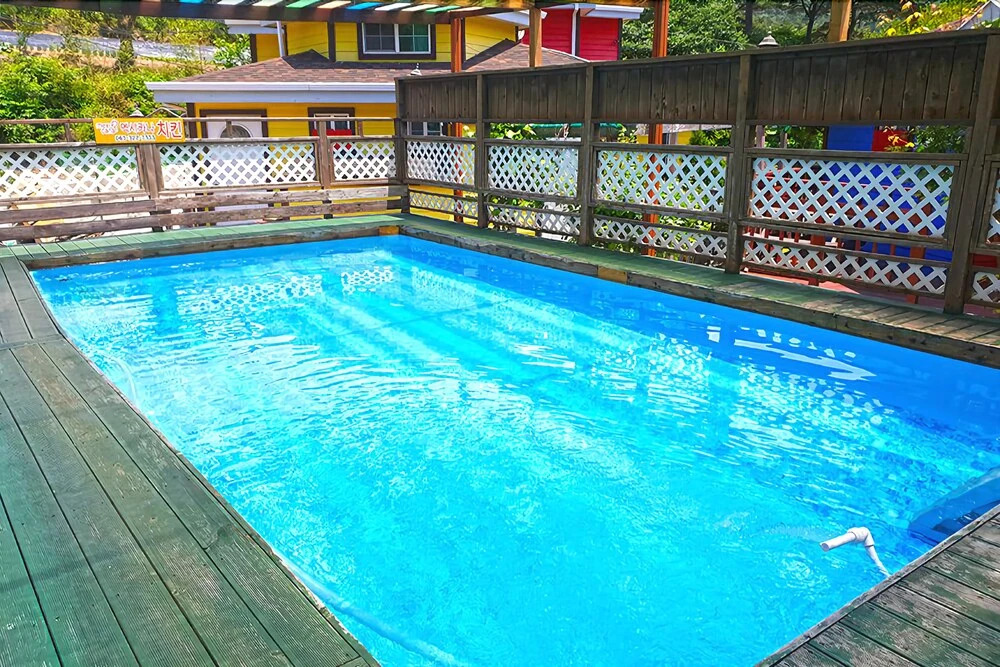 Muju Crayon Pension