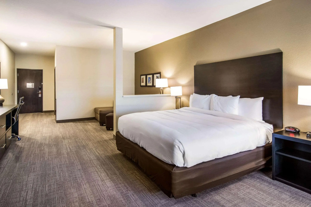 Comfort Suites Brunswick Town Center
