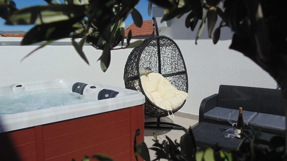 Downtown Luxury Apartments with Hot Tub