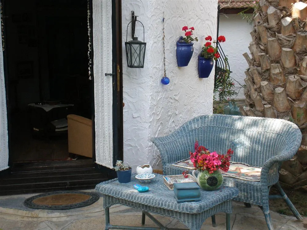 Bakkhos Guesthouse