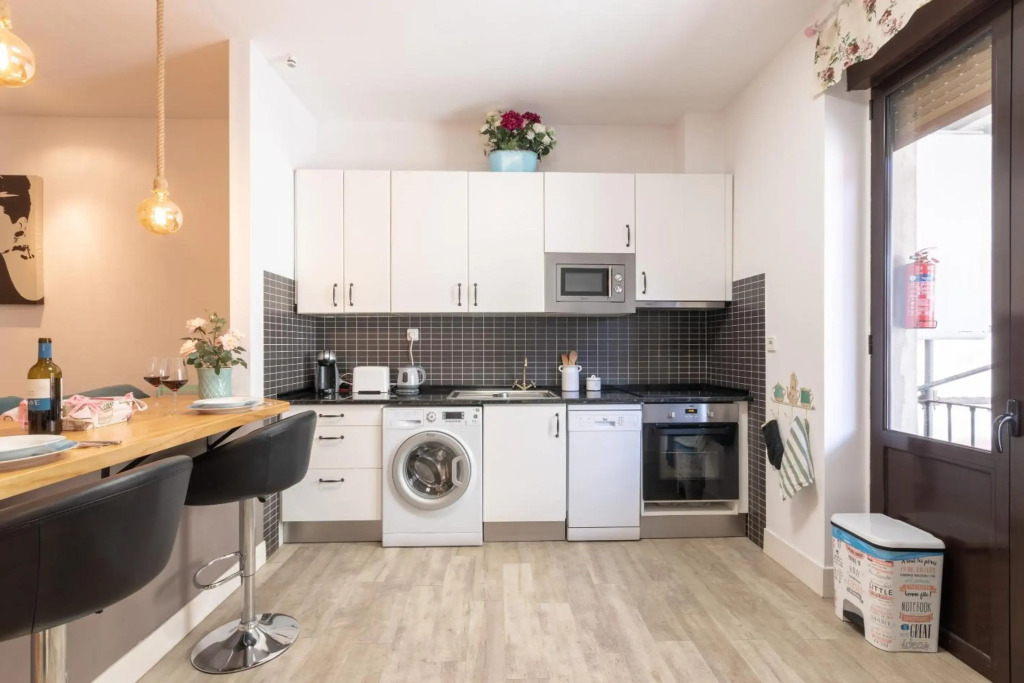 Apartment between Old Town & Guggenheim!! With Parking!!