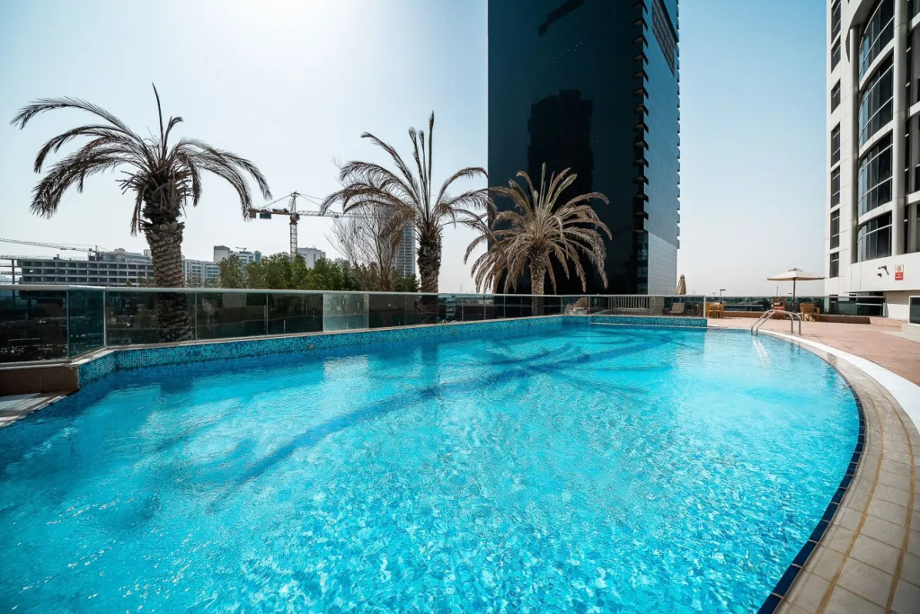 Beautiful Apt. With City Views In Lakeshore Tower