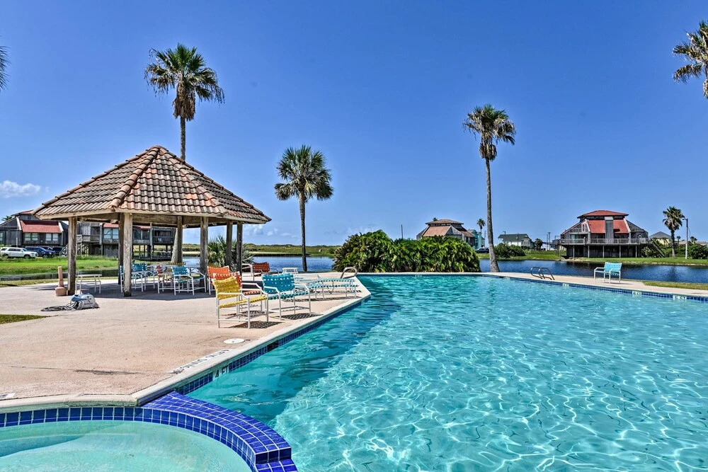 Matagorda Townhome W/deck, Views, Pool Access