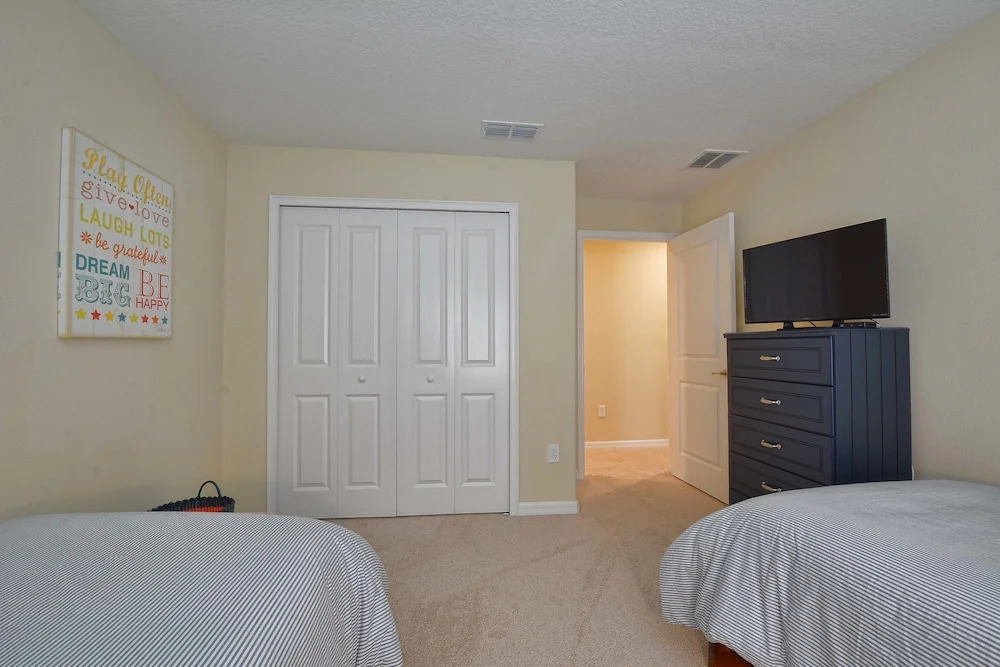 Storey Lake 4 Bedroom Townhome w Splashpool - 1610ST