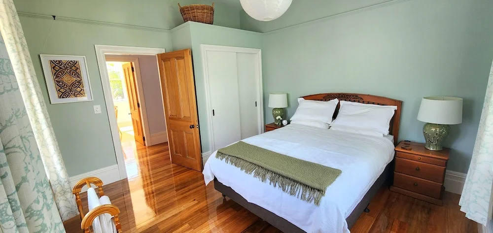 Rewa House ~ city home, 3 bedrooms, walk to CBD