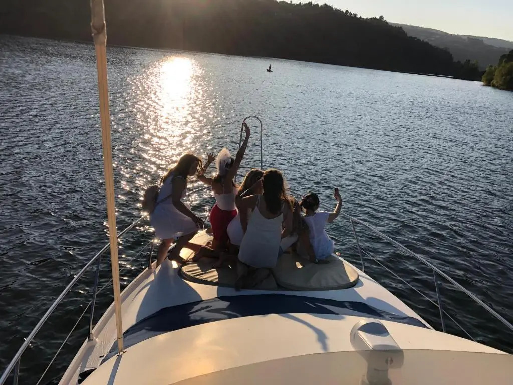AQUADOURO Yacht RADAMES - Sleep Boat Experience