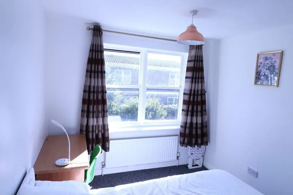 A quiet residential 3 Bedroom Family House b/w Kings Cross and Camden Town